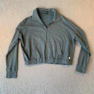 Vuori Sunny Side Half Zip Pullover Womens Medium M Steel Blue Long Sleeve